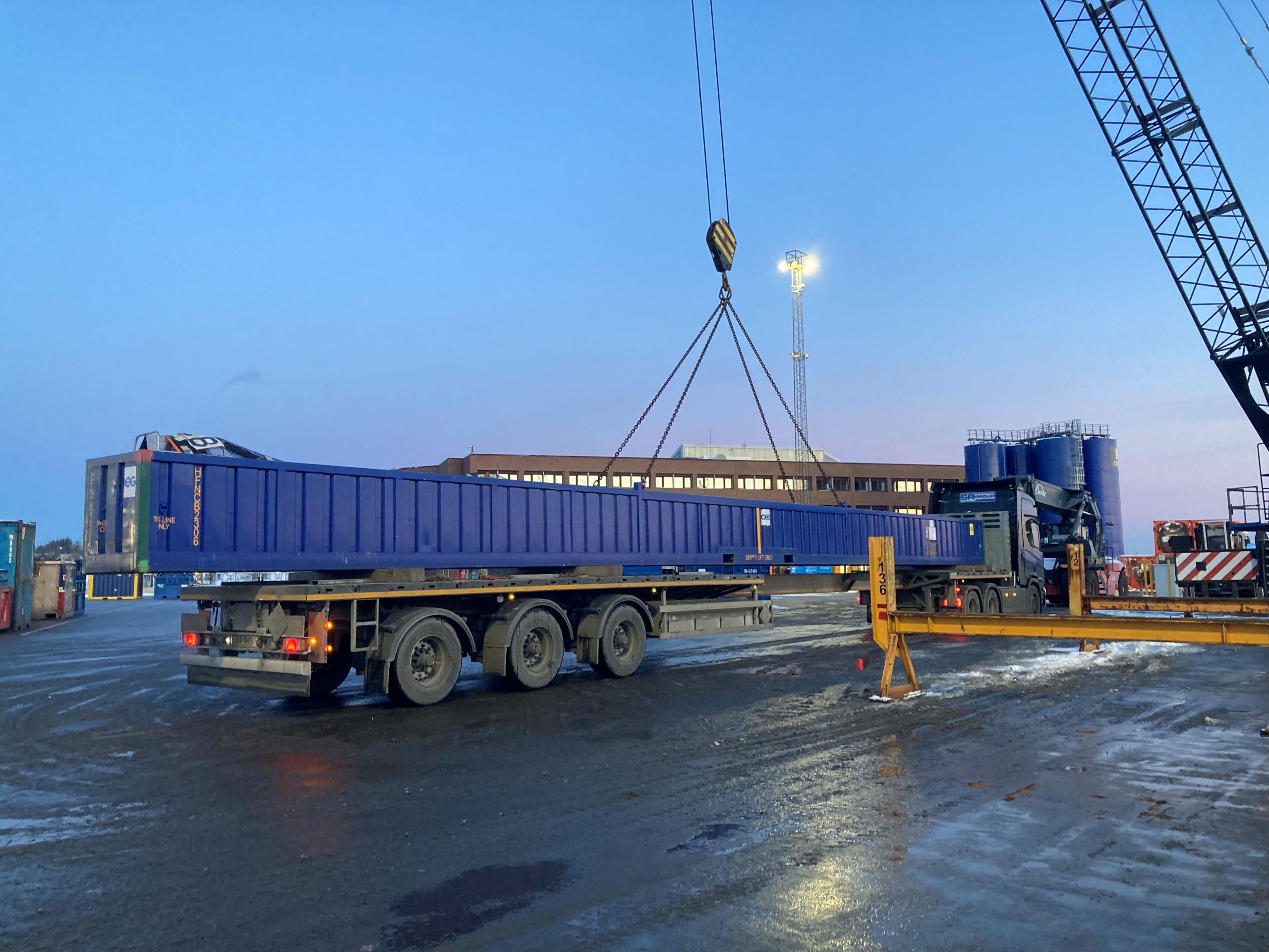 Lasting av gods hos Einvik Transport